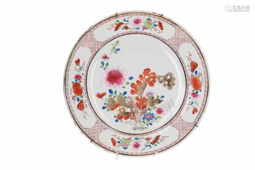 A large Famille Rose porcelain charger with floral decor. Unmarked. China, Qianlong. Diam. 38 cm.