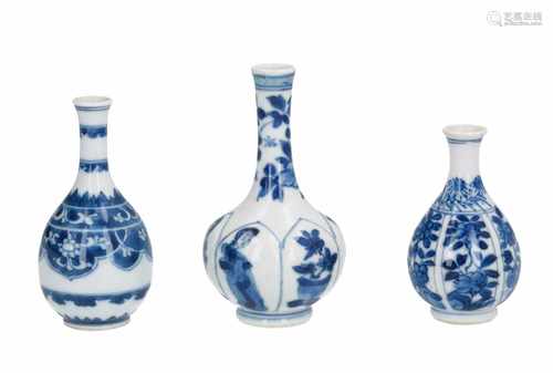 A lot of three blue and white porcelain miniature vases, 1) decorated with flowers. Marked jade.