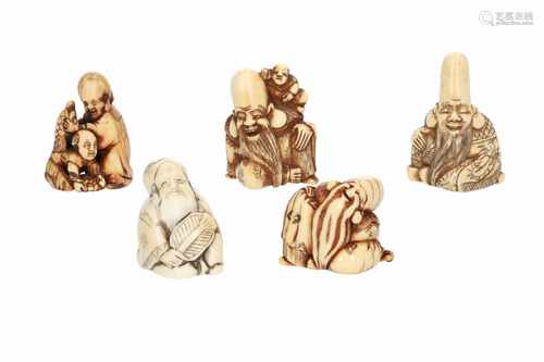 Lot of five seal netsukes and one netsuke, 1) Ivory netsuke, reclining dog. L. 4,5 cm. 2) Ivory