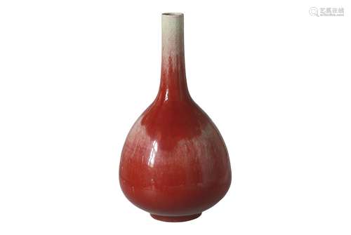 A flambé porcelain longneck vase. Unmarked. China, 19th century. H. 42,5 cm.