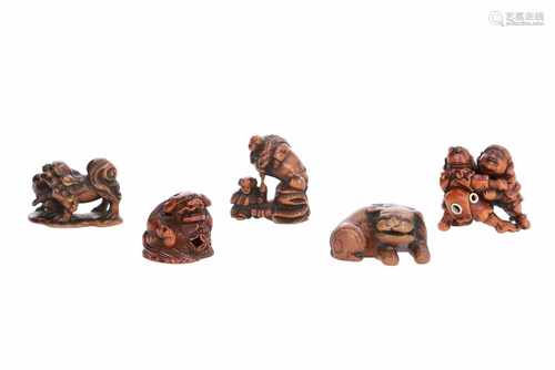 Lot of five netsuke, 1) Wooden shishi with ball. H. 3 cm. 2) Wooden reclining shishi. L. 4,5 cm.