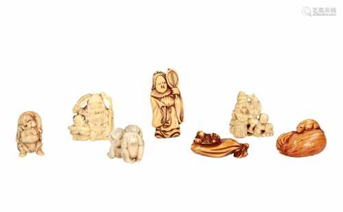 Lot of six netsuke, 1) Ivory figures with shishi costume and mask. H. 4,5 cm. 2) Ivory Ebisu with