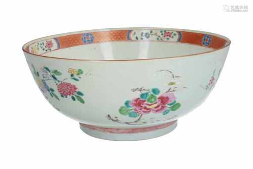 A large Famille Verte porcelain bowl, decorated with peonies and birds. Unmarked. China, Qianlong.