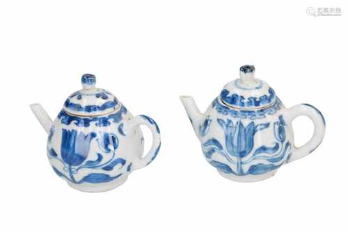 A lot of two blue and white porcelain teapots with ribbed belly, with rare decor of tulips.