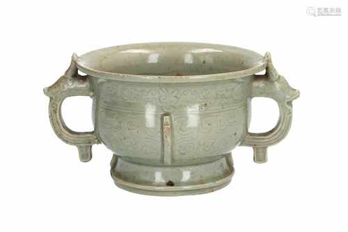 A green glazed celadon censer with floral decor. Unmarked. China, Ming. H. 9,5 cm. Diam. 14 cm.