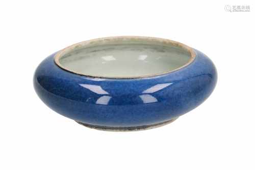 A powder blue porcelain brush washer. Marked with 6-character mark Kangxi. China, Kangxi. Diam. 11,5