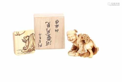 Lot of five netsuke, 1) Ivory, two Shojo on a saké bottle. Signed Masatsuga. H. 4 cm. 2) Ivory,