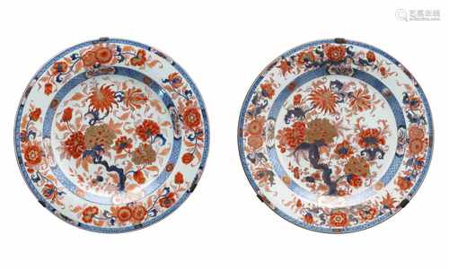 A pair of Imari porcelain chargers, decorated with peonies. Unmarked. China, Qianlong. Diam. 46