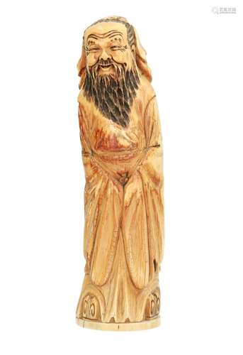 A mammoth ivory sculpture of a Lohan. Marked. China, 18th/19th century. H. 24,5 cm.