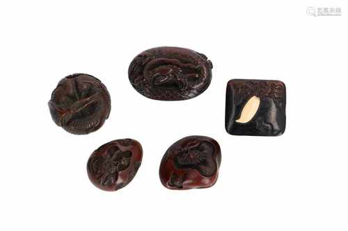 Lot of five netsuke, 1) Wooden dragon in clamp. Signed Tomokazu. H. 3 cm. 2) Wood and ivory,