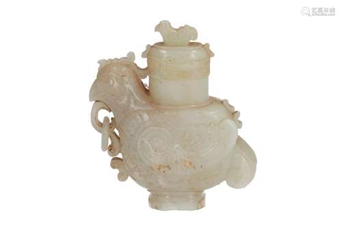 A jade lidded vase in the shape of a chicken. China, 20th century. H. 11 cm.