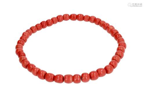 A large single strand red coral necklace. Diam. ca. 13,9 - 16,8 mm. Tot. weight ca. 240 gr. 红珊瑚项链