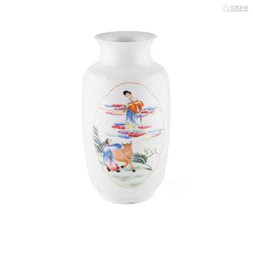 FAMILLE ROSE LANTERN VASE JU REN TANG MARK, 20TH CENTURY 24.5cm high