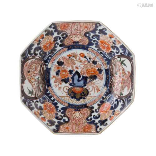 HEXAGONAL IMARI DISH EDO PERIOD, 18TH CENTURY 28.5cm wide