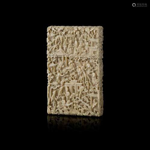 Y CANTON IVORY CARD CASE QING DYNASTY, 19TH CENTURY 11.5cm high