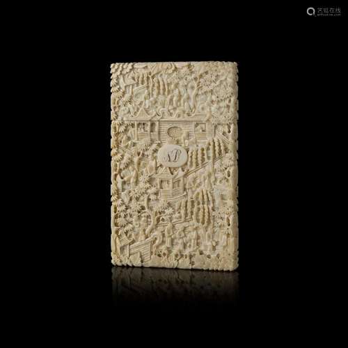 Y CANTON IVORY CARD CASE LATE QING DYNASTY, 19TH CENTURY 11.6cm high