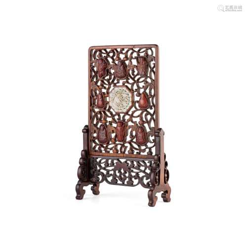 AMBER AND HARDSTONE INSET WOODEN TABLE SCREEN REPUBLIC PERIOD 31.5cm high