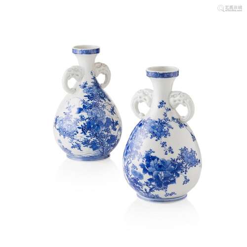 PAIR OF SETO BLUE AND WHITE TWIN-HANDLE VASES RYOKAN MARK, MEIJI PERIOD 24cm high