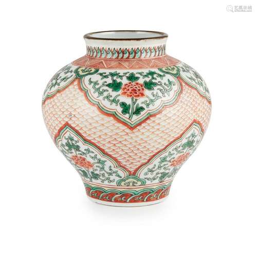 SMALL WUCAI JAR SHUNZHI STYLE BUT LATE 19TH/EARLY 20TH CENTURY 15cm high