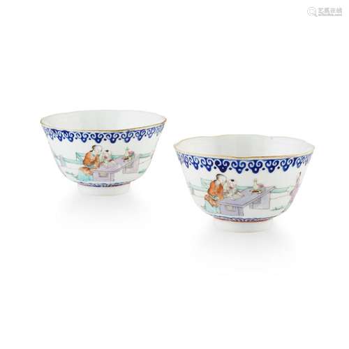 PAIR OF FAMILLE VERTE BOWLS TONGZHI MARK, 19TH CENTURY 10.5cm wide