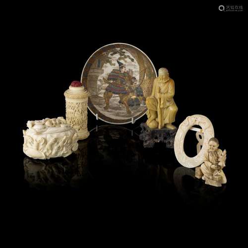 Y FOUR CHINESE AND JAPANESE IVORY CARVINGS 19TH CENTURY