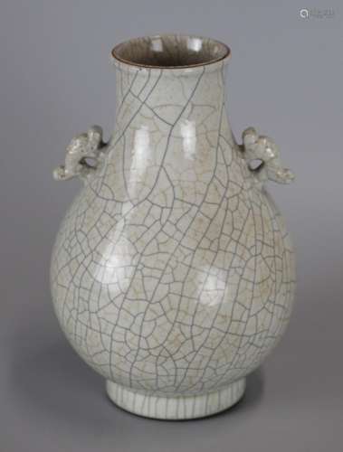 Chinese ge-type porcelain vase