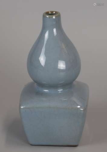 Chinese powder blue crackle decorated porcelain vase