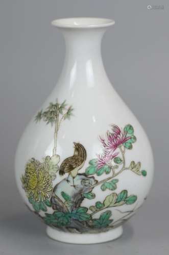 Chinese porcelain vase w/ bird & floral motif