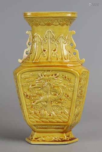 Chinese yellow glazed porcelain vase, 19th c.