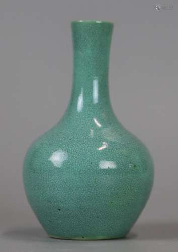 Chinese turquoise glazed porcelain vase, 18th c.