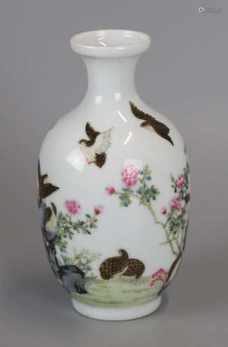 Chinese famille rose porcelain vase, 20th c.