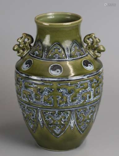 Chinese tea green glazed porcelain vase, 19th c.