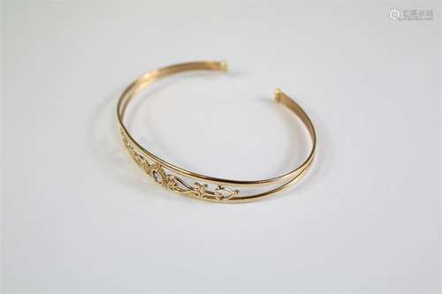 A 9ct Gold Amethyst Bangle.