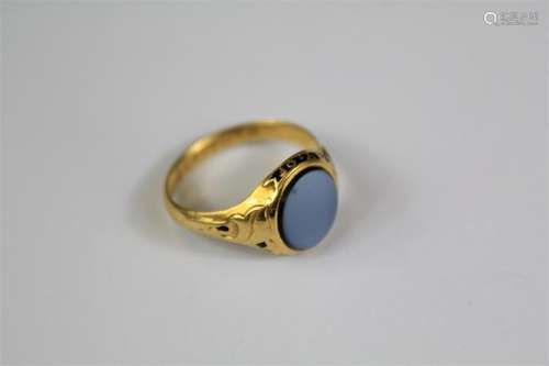 A Gentleman's 18ct Yellow Gold Mourning Ring