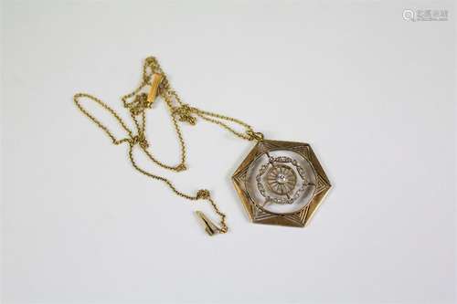 An Edwardian 14ct Yellow Gold and Diamond Pendant