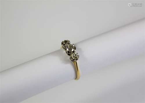 An Antique 18ct Yellow Gold Diamond Ring.