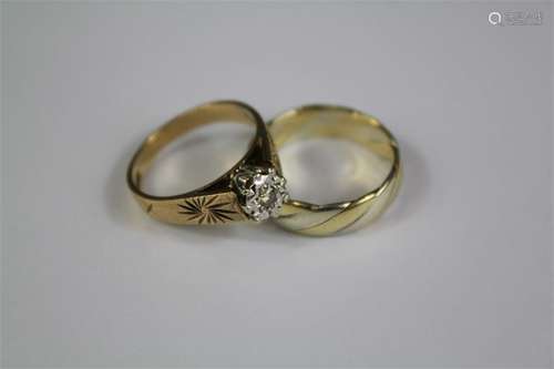 A Vintage 9ct Gold Shell Cameo and Pearl Rings