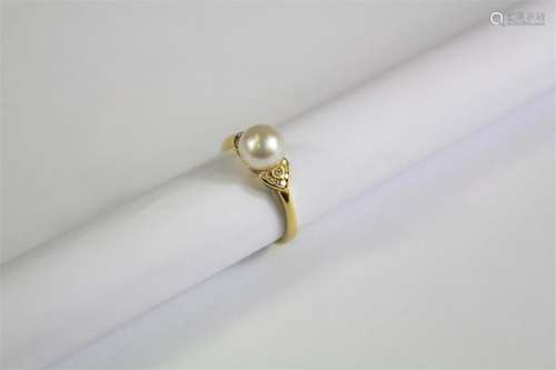 A Ladies 18ct Yellow Gold Pearl and Diamond Ring