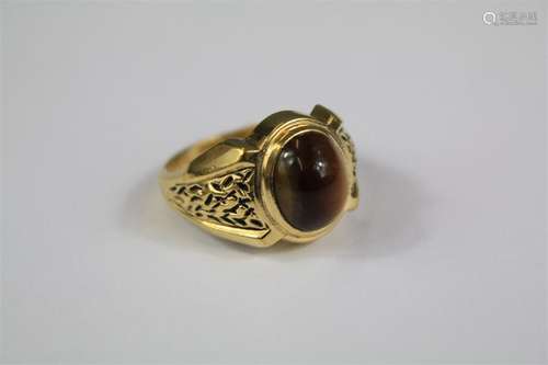 A Gentleman's Yellow-Metal Tiger's Eye Ring