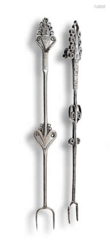 Two late 17th/early 18th century iron meat or cooking forks