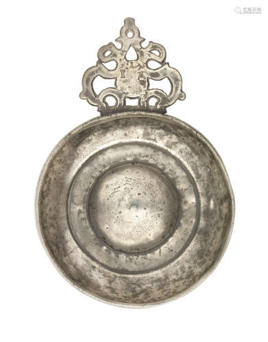 A pewter porringer, English, circa 1680-1740