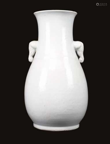 ART ASIATIQUE, CHINE 18ème SIECLE Vase aux éléphants