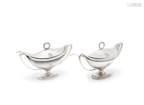 by John Edwards III, London 1795  (4) A pair of George III silver sauce tureens