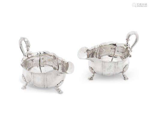 by David Hennell, London 1738  (2) A pair of George II silver sauce boats