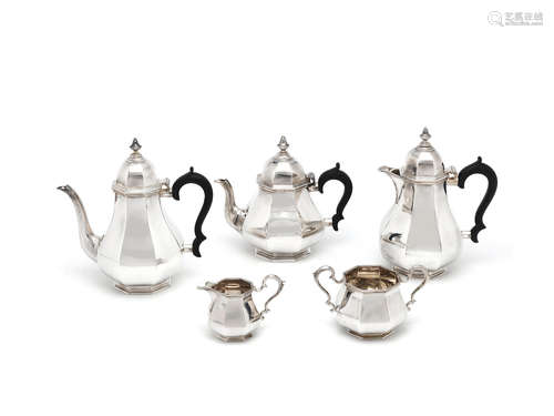 London 1919 / 1920  (5) A five-piece silver tea and coffee service by Barnards,