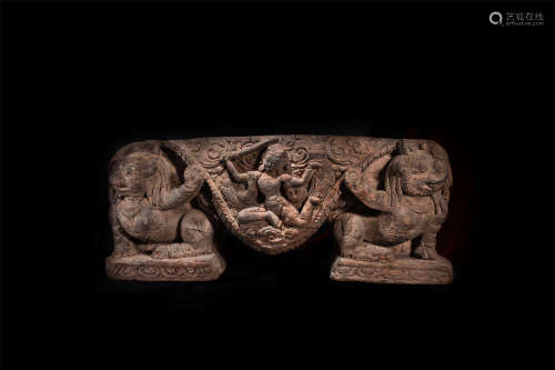 14世纪尼泊尔天女木雕