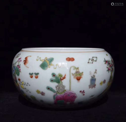 AN EIGHT-TREASURE PATTERN FAMILLE ROSE BRUSH WASHER