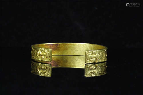 14-16TH CENTURY, A DRAGON PATTERN GOLD BANGLE, MING DYNASTY