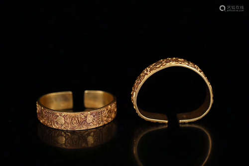 17-19TH CENTURY, A PAIR OF GILT BRONZE SHOU PATTERN BRACELETS, QING DYNASTY