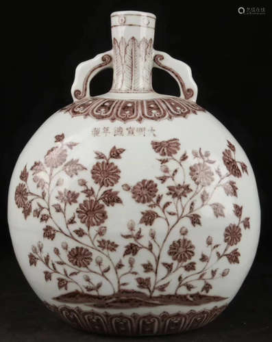 A FLORAL PATTERN DOUBLE-EAR UNDERGLAZE RED VASE